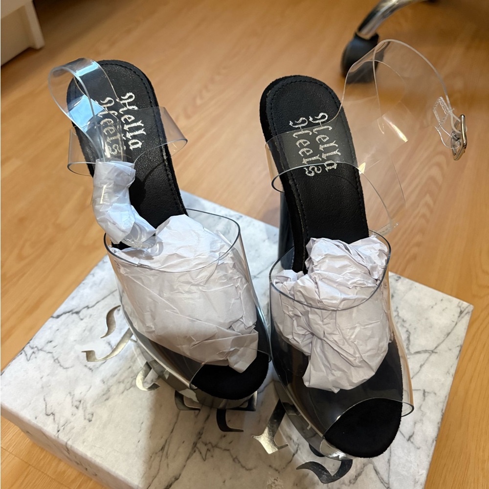 Never Worn Hella Heels Size 6